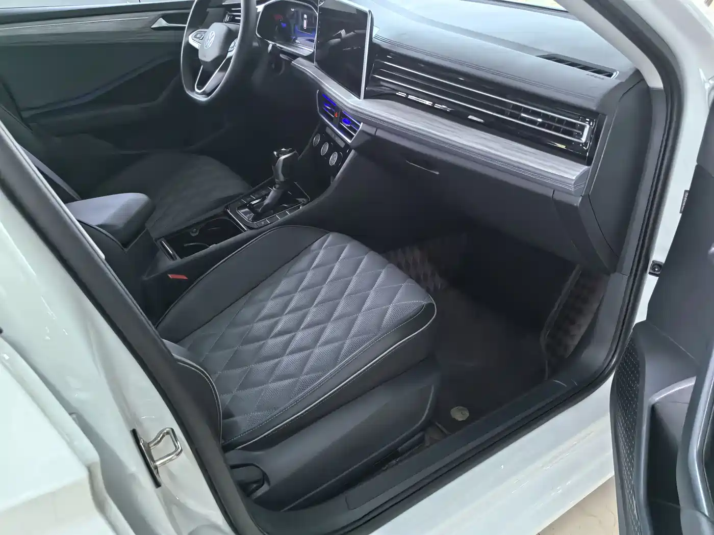 Volkswagen Sagitar 2023 300TSI DSG Surpassing Edition фото 11