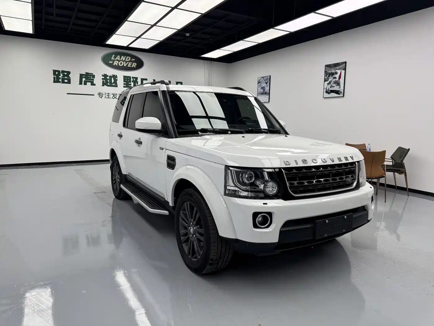 Land Rover Discovery 2015 3.0 SC V6 SE фото 3