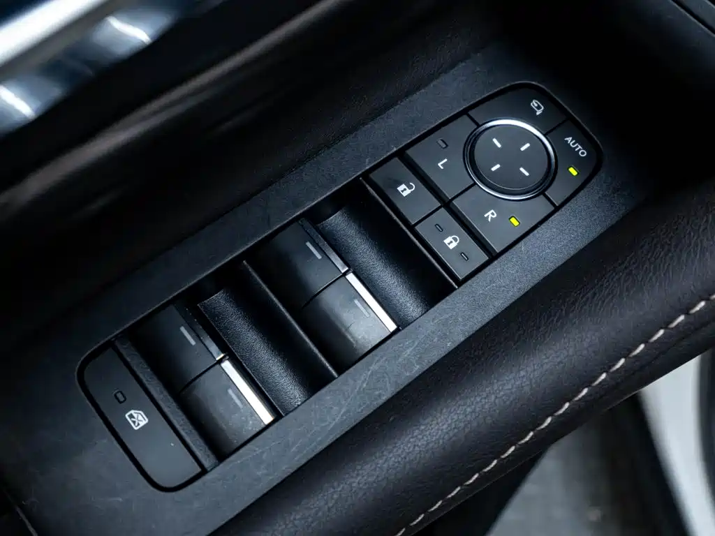 Toyota Vellfire 2023 2024 Crown Hybrid 2.5L Executive Premium Edition