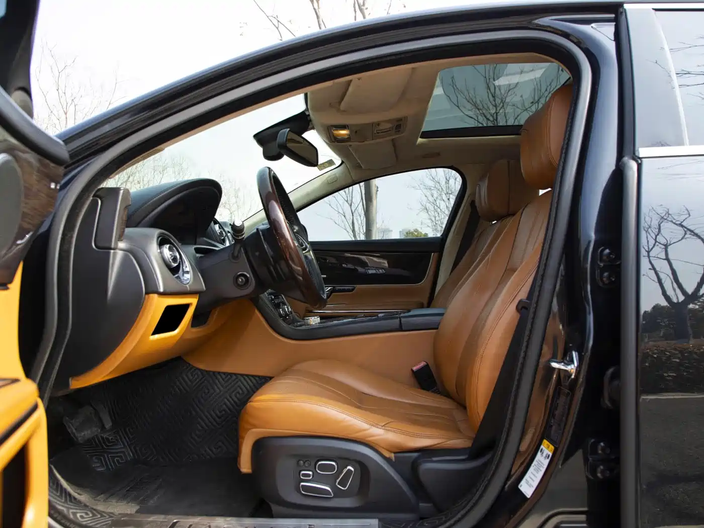 Photo 12 - Jaguar XJ