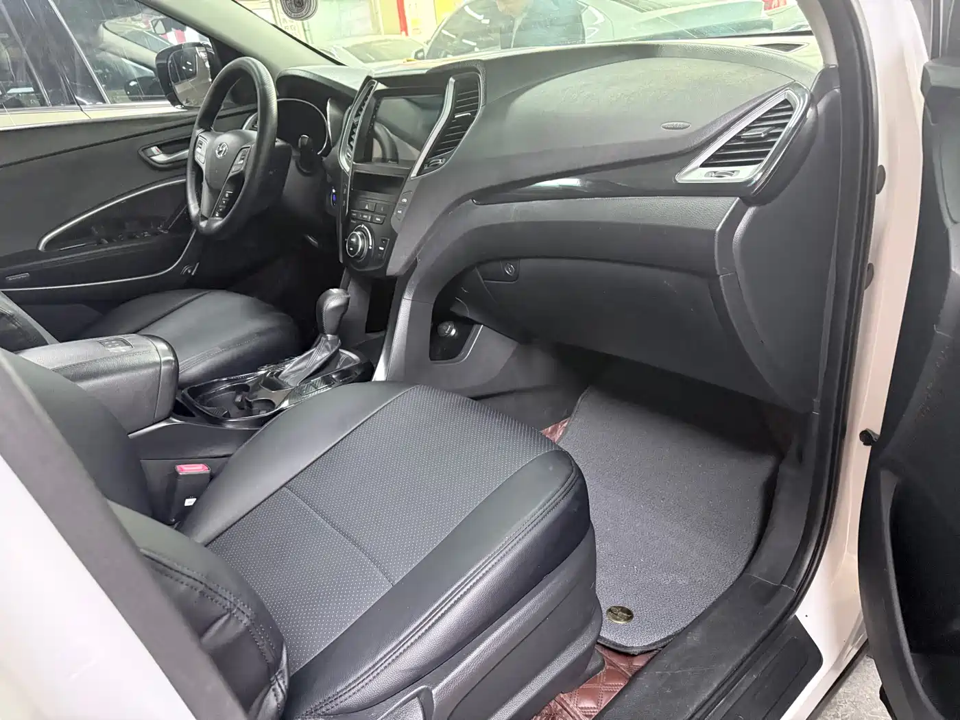 Hyundai Santa Fe 2015 2.0T Automatic 4WD Smart 5-Seater фото 19