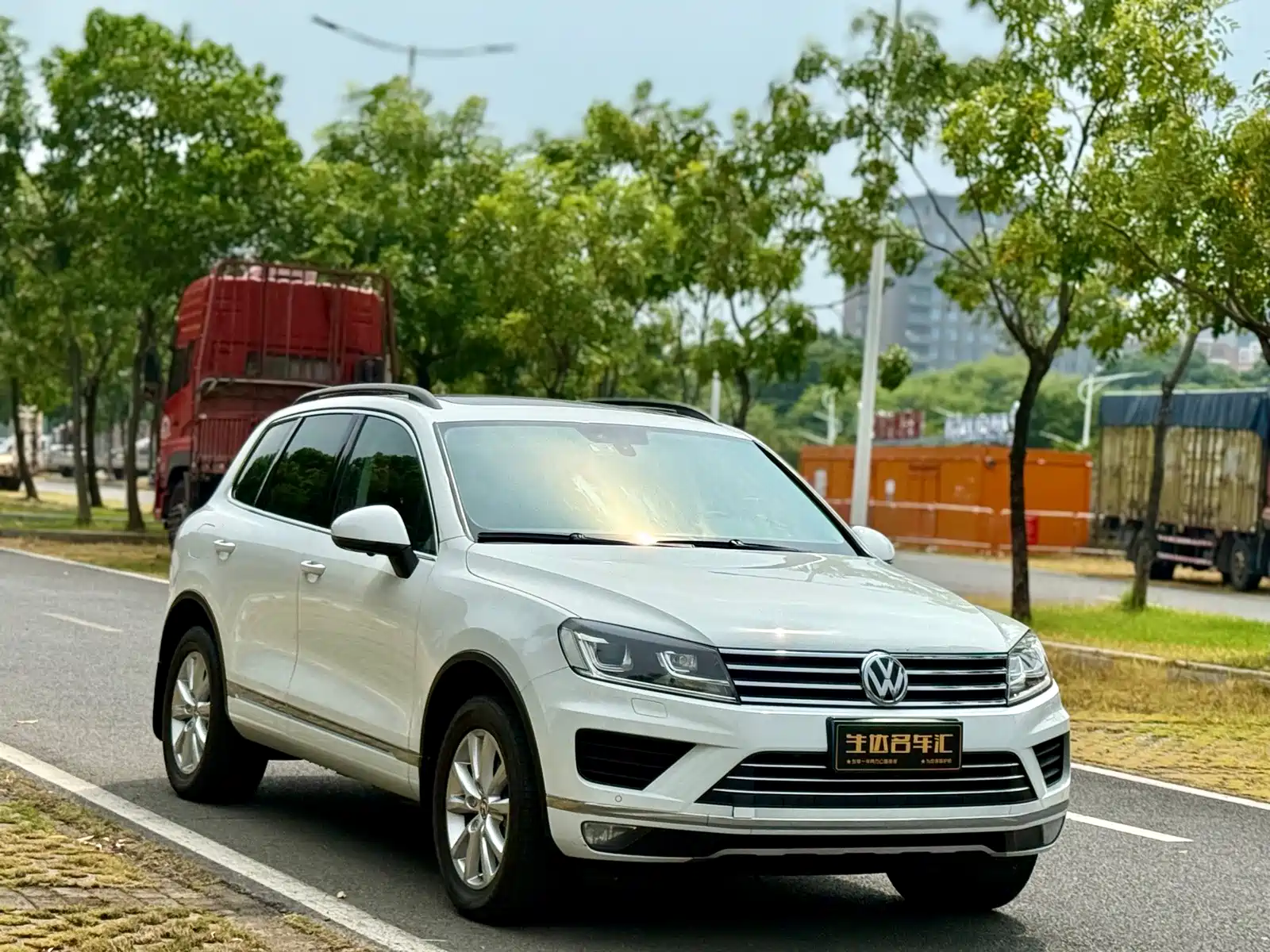 Фото 3 - Volkswagen Touareg