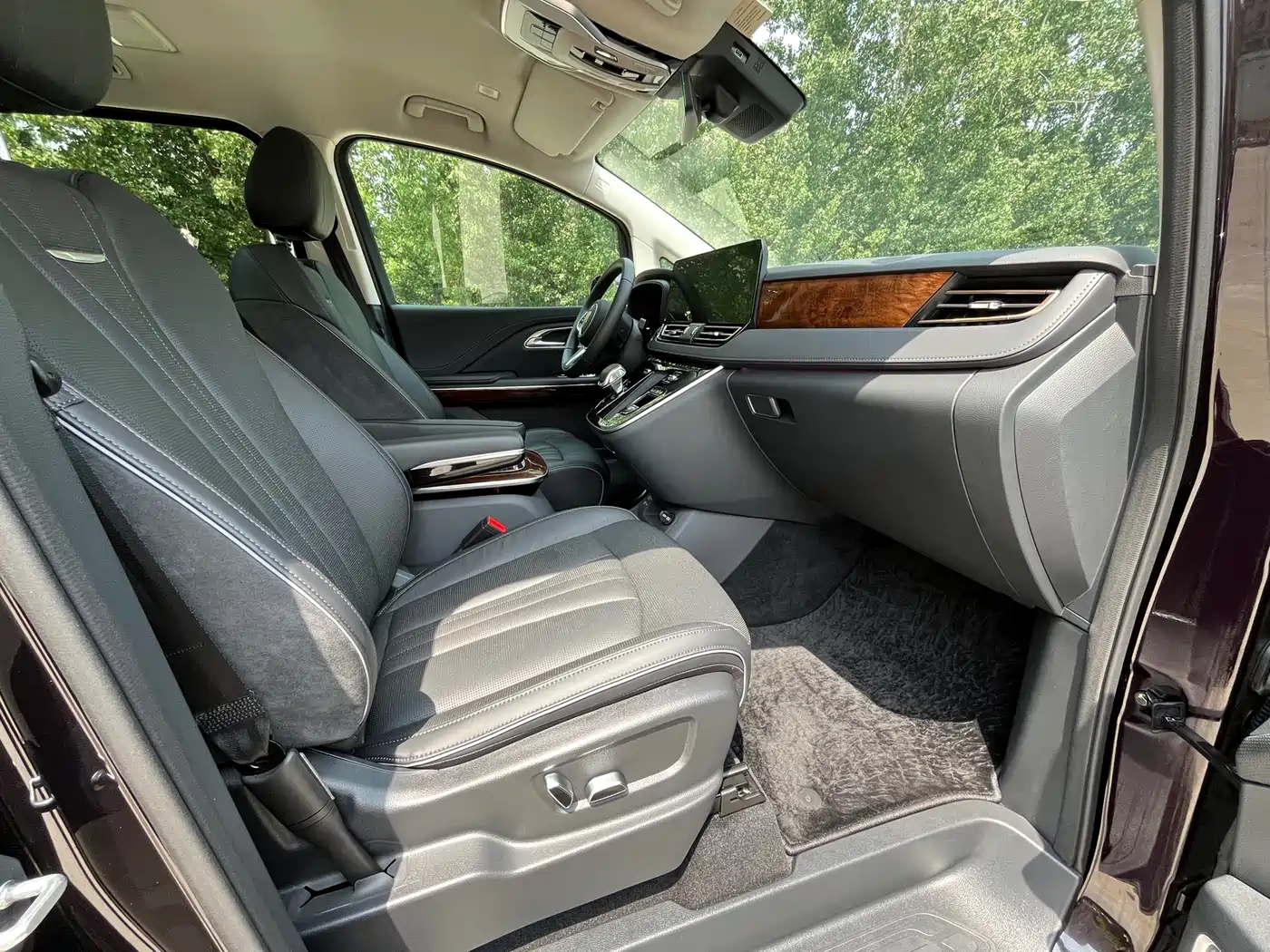 Hongqi HQ9 2024 Model 2.0T Luxury Edition фото 26