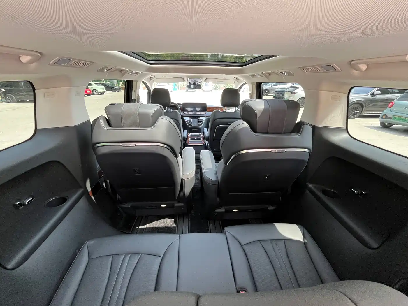 Hongqi HQ9 2024 Model 2.0T Luxury Edition фото 23