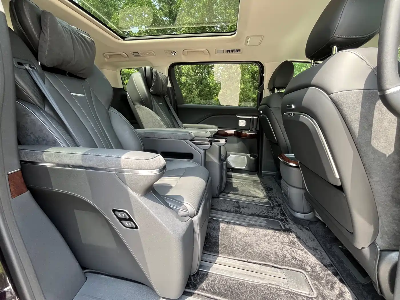 Hongqi HQ9 2024 Model 2.0T Luxury Edition фото 25