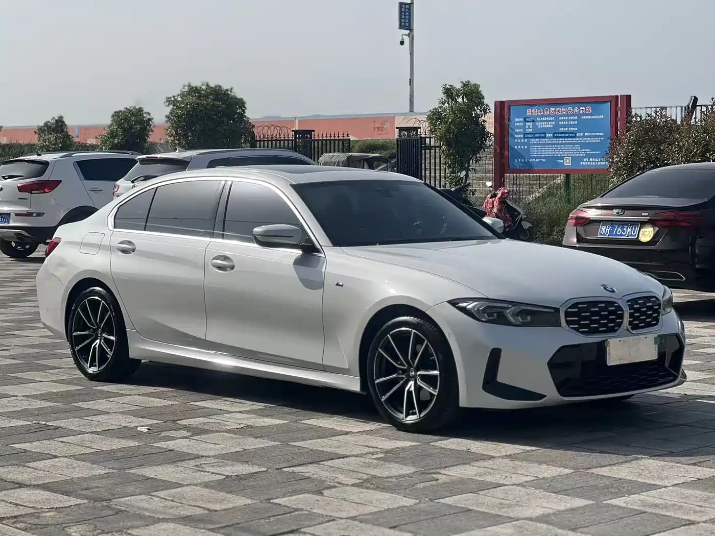 BMW 3-SERIES