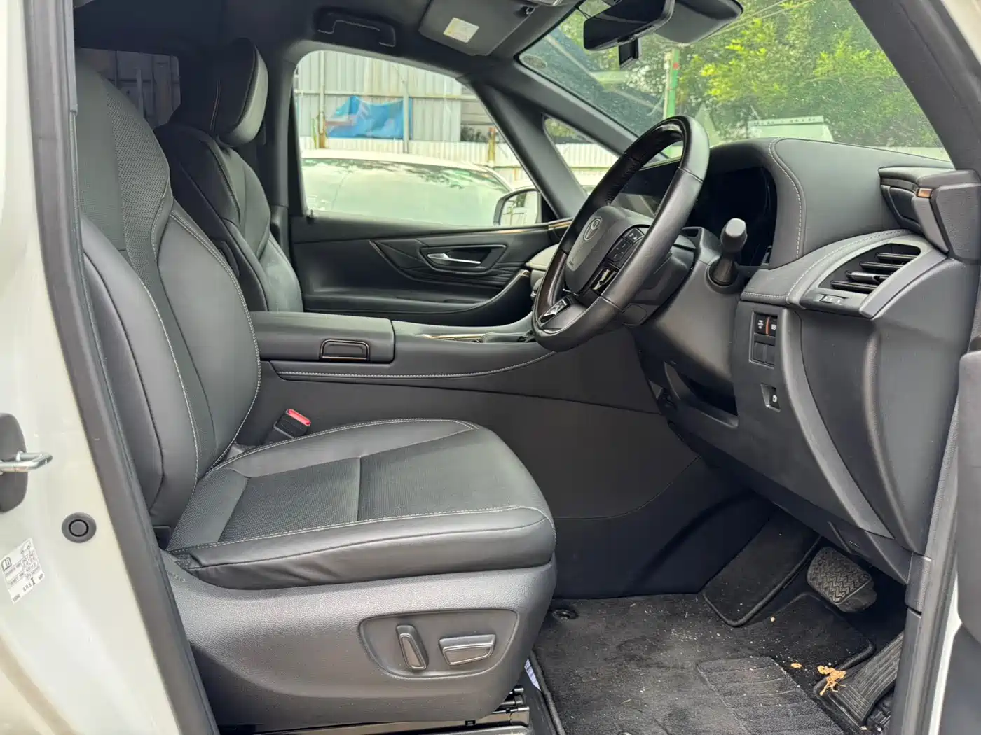 Toyota Alphard фото 8