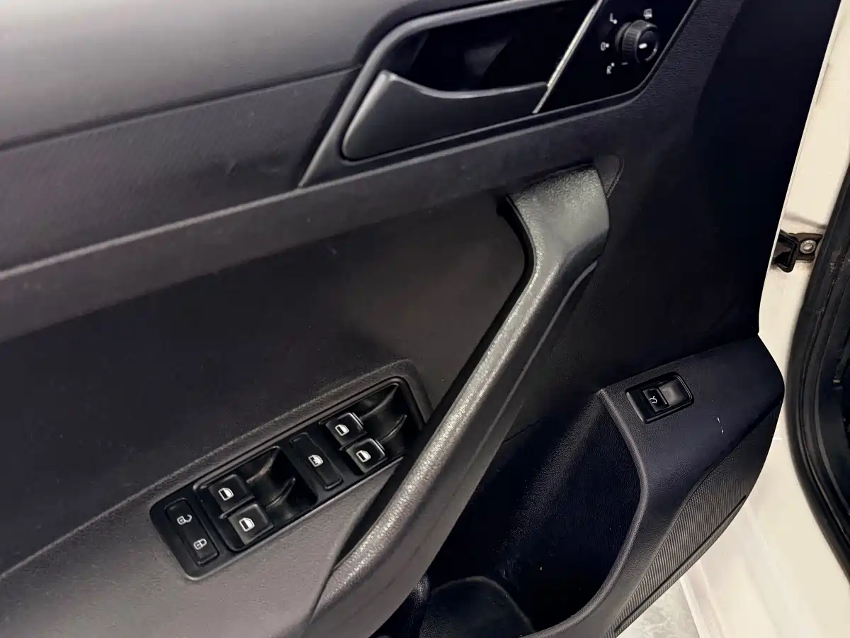 Volkswagen Jetta 2015 Quality Edition 1.4L Manual Fashion фото 19