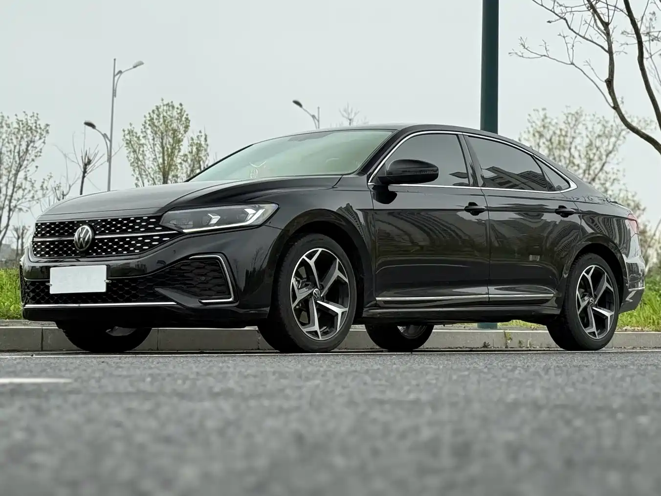 Volkswagen Passat 2025 Outstanding 380TSI Dragon Soaring Edition фото 2