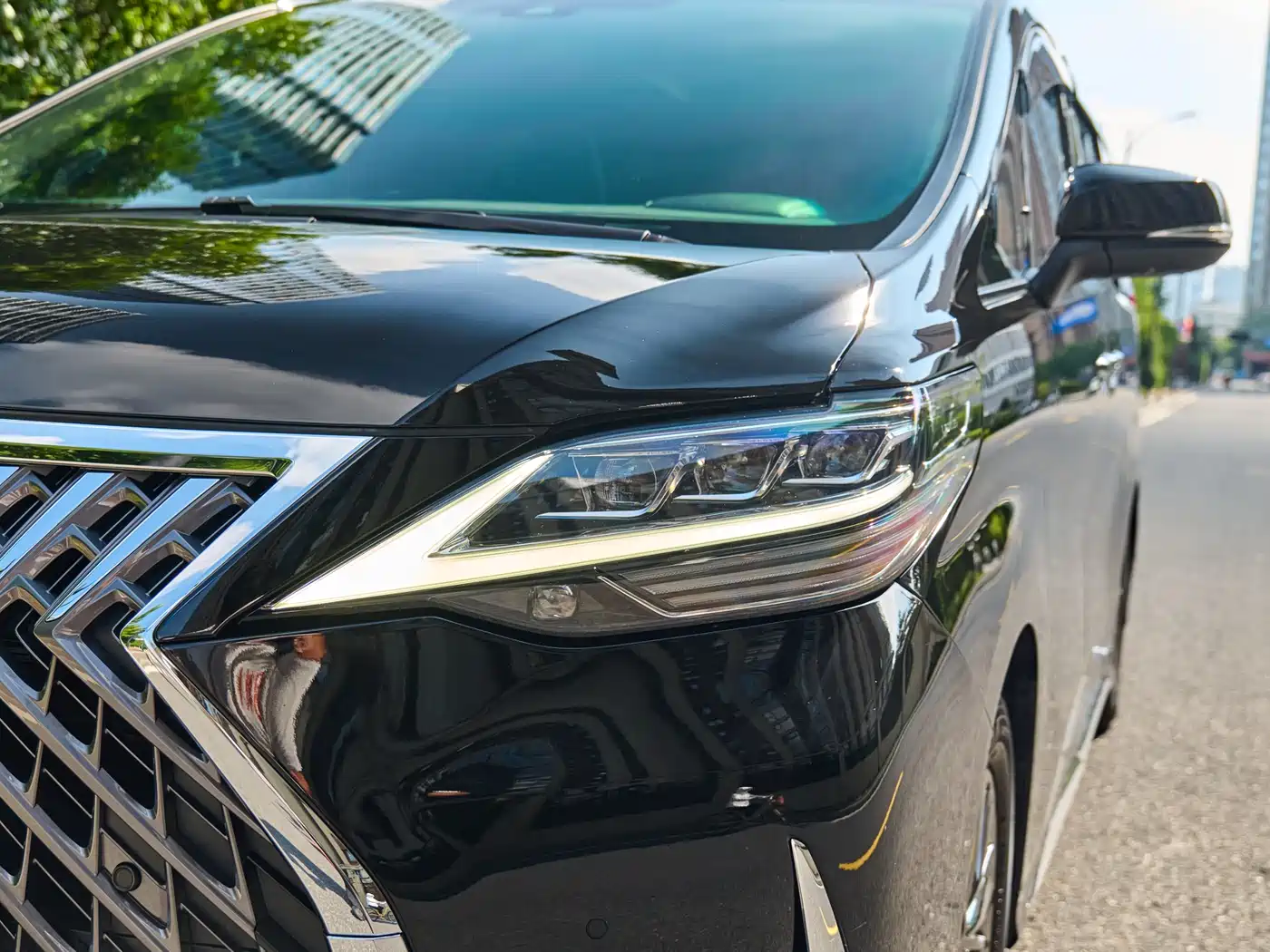 Toyota Vellfire 2021 Crown Hybrid 2.5L HV Premium Edition фото 5