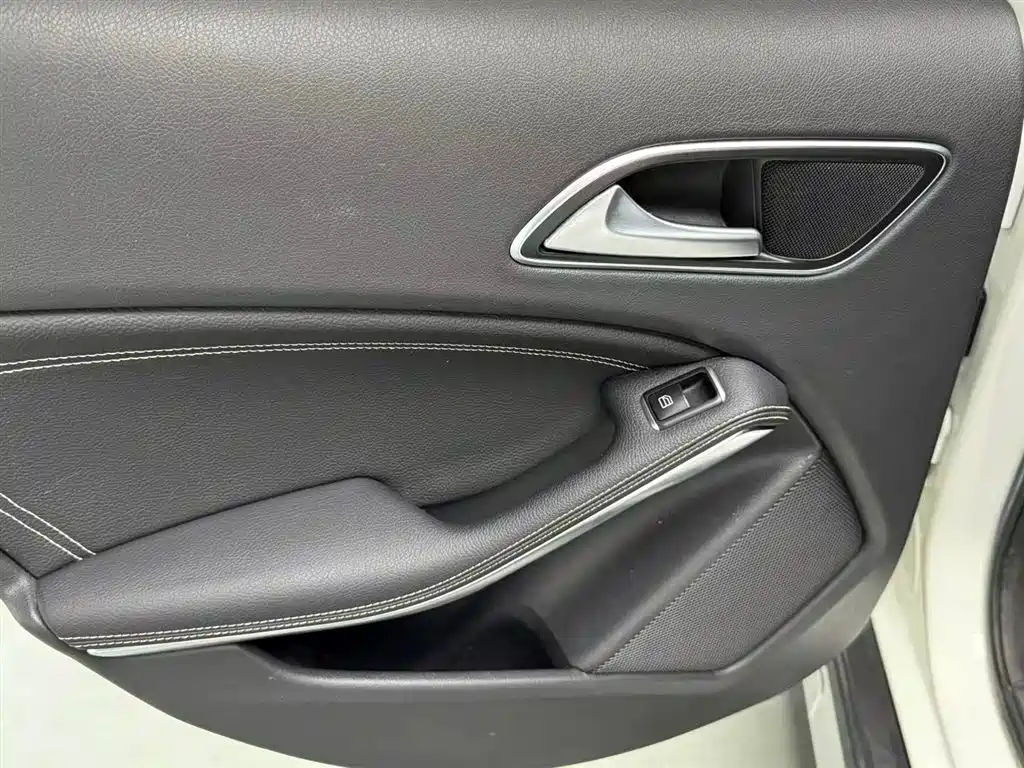 Mercedes-Benz GLA 2016 GLA 200 Fashion фото 13