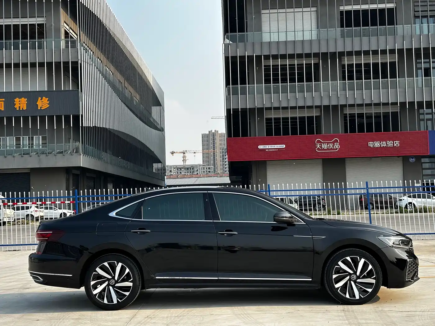 Volkswagen Passat 2022 330TSI Luxury Edition фото 4