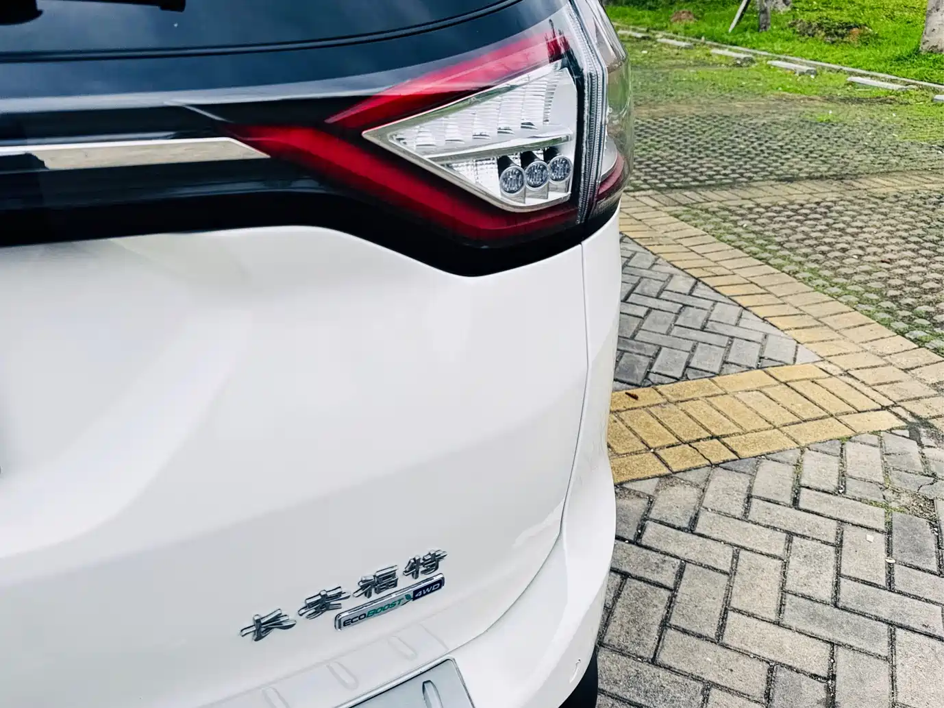 Фото 8 - Ford Edge
