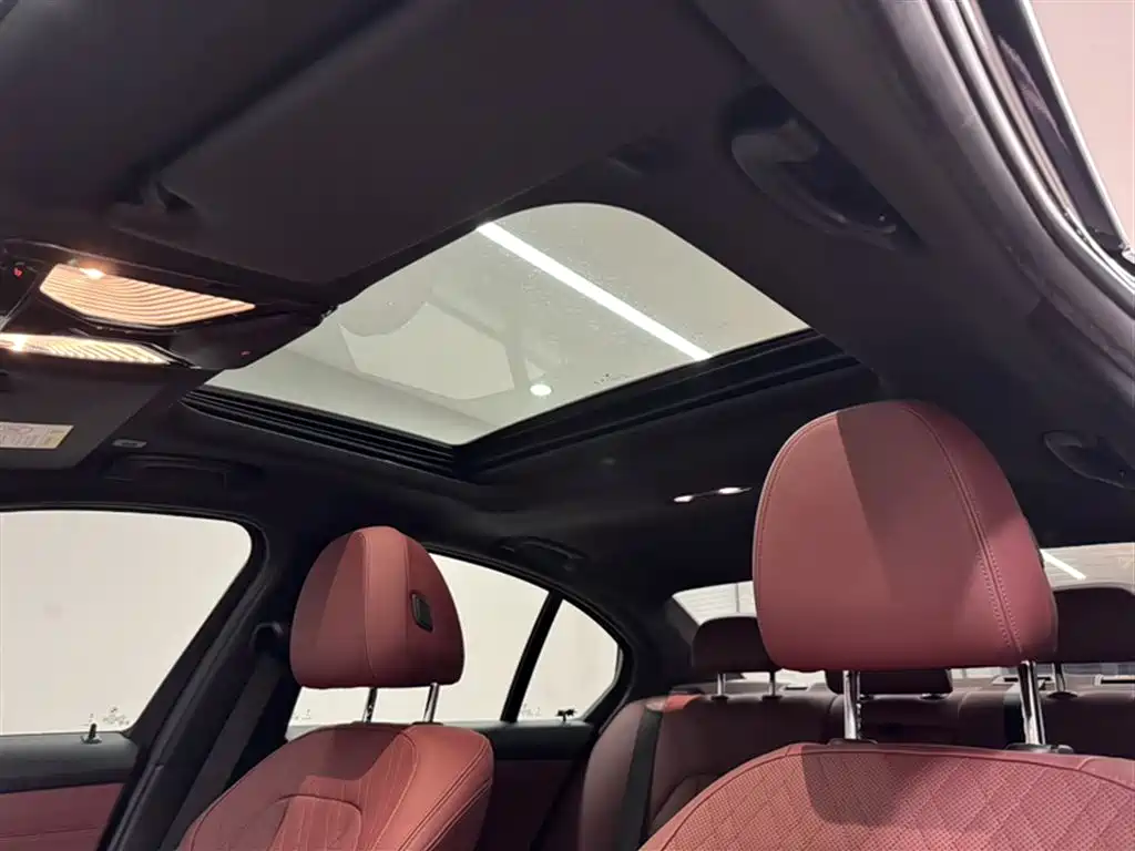 BMW 3 Series 2023 325i M Sport Black Night Package фото 3