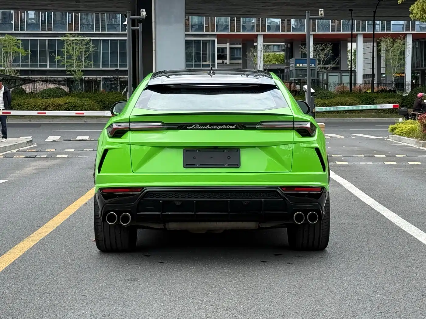 LAMBORGHINI URUS