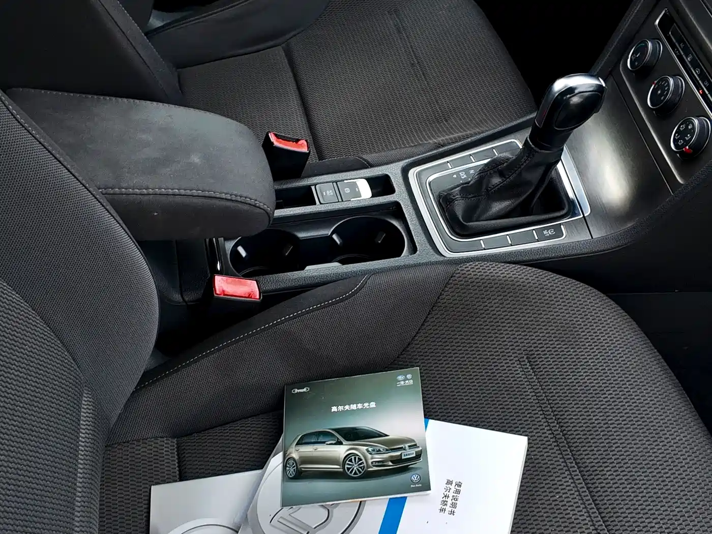 Volkswagen Golf 2014 1.6L Automatic Fashion Edition фото 11