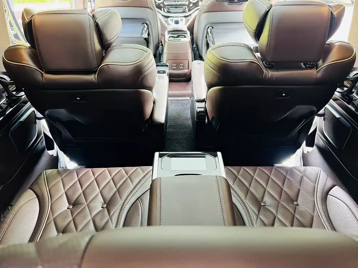 Mercedes-Benz V-Class 2018 V 260 L Premium Long Wheelbase Edition China VI фото 30