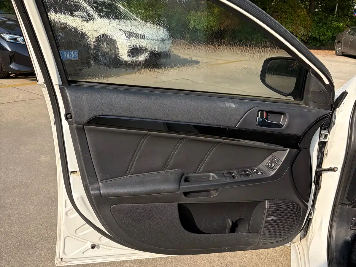 Mitsubishi Lancer EX 2012 Zhishang 1.8L CVT Luxury фото 10