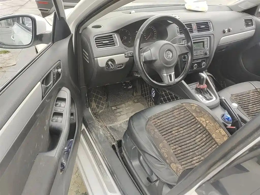 Volkswagen Sagitar 2014 Facelift 1.6L Automatic Leading Version фото 16