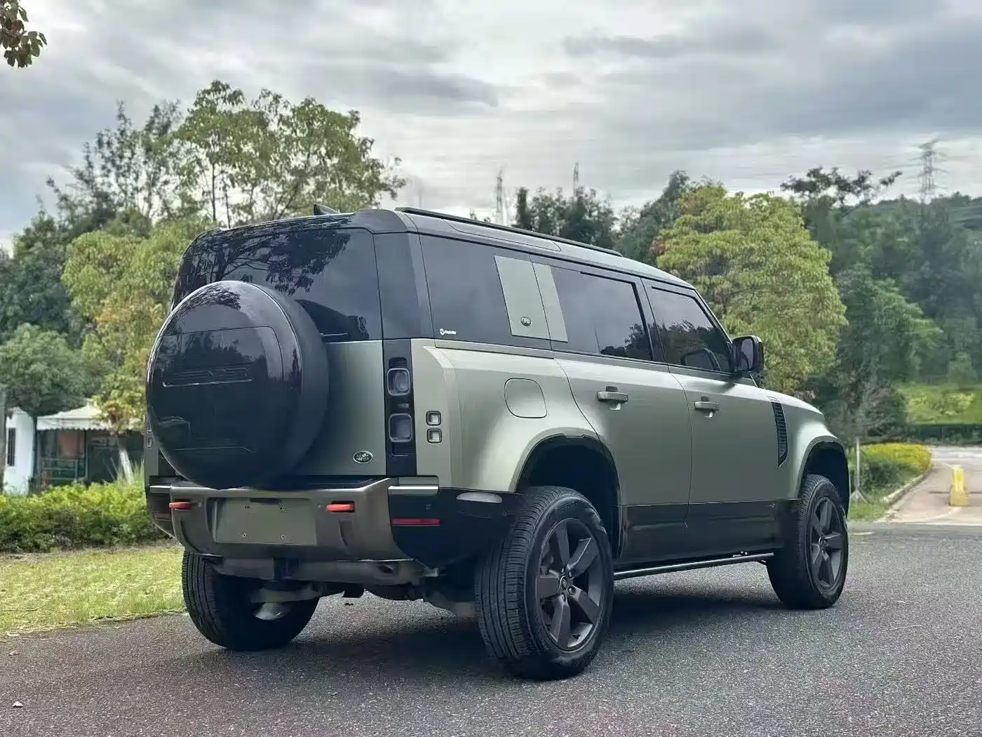 Land Rover Defender 2023 Model 110 3.0T P400 X фото 8