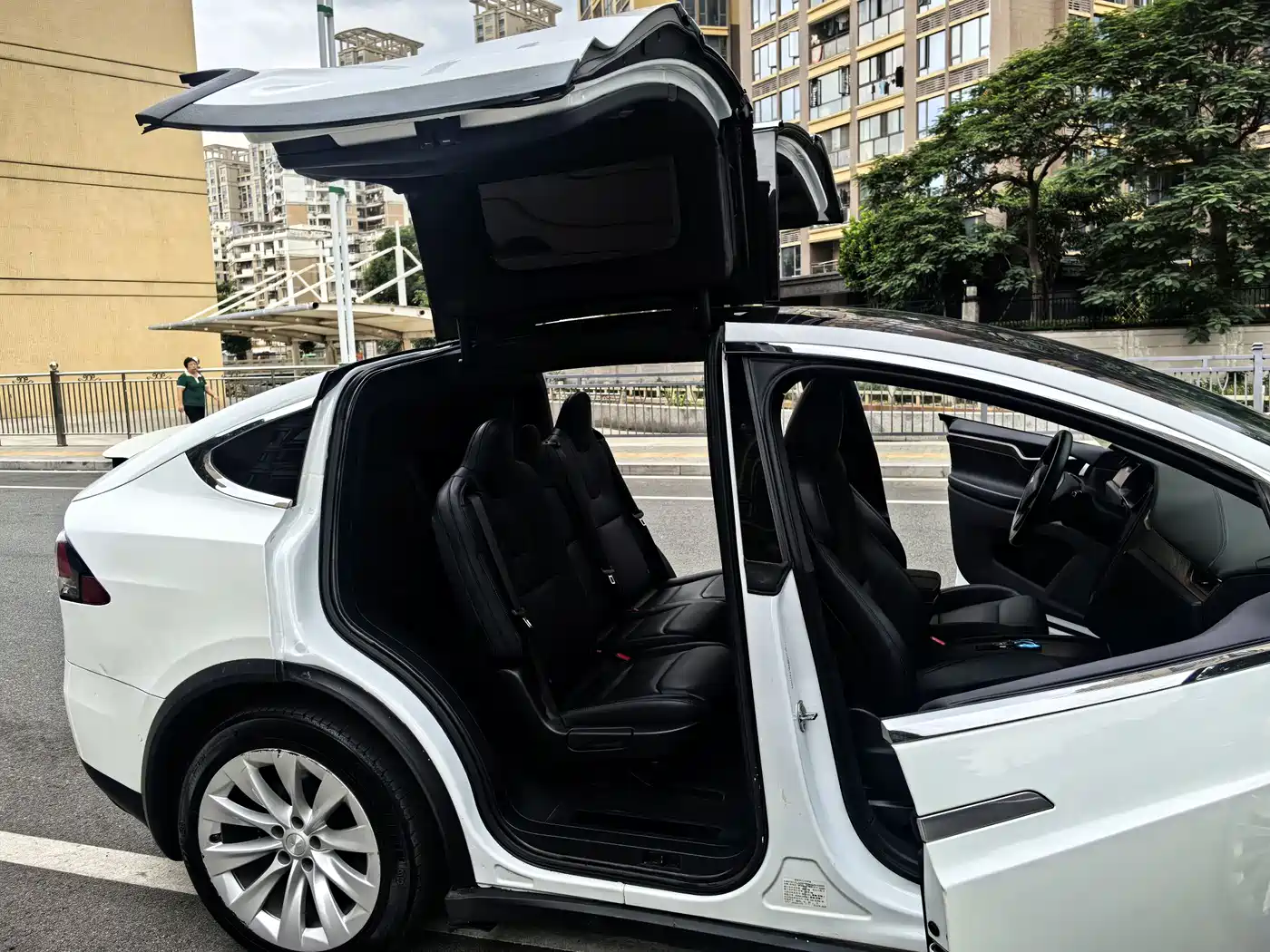 TESLA MODEL X