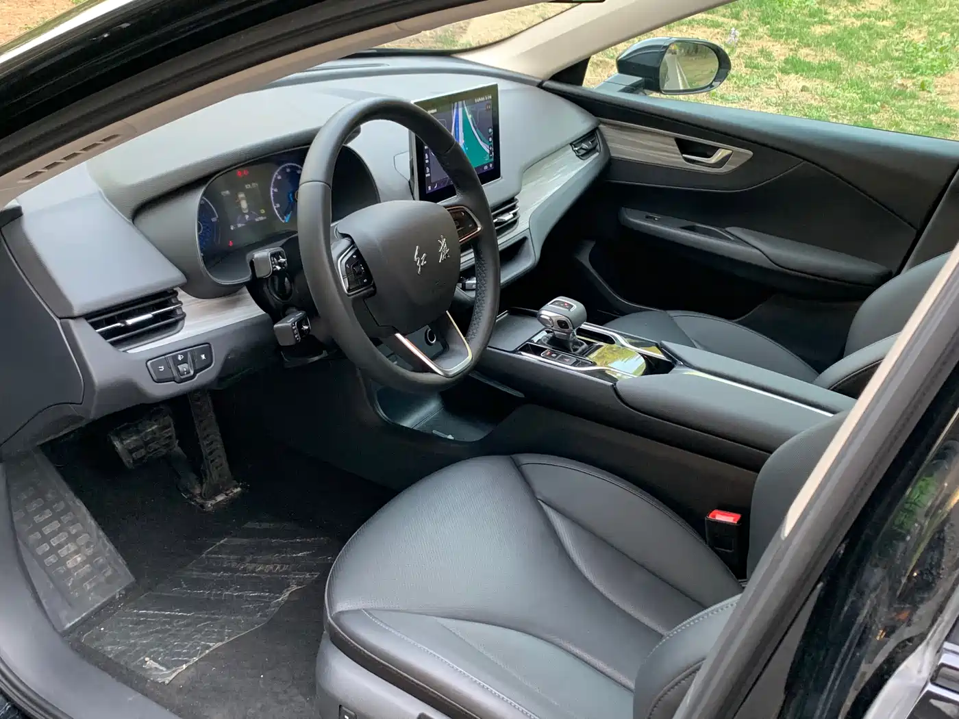 Hongqi E-QM5 2022 431km Charging Enjoyment Edition фото 9