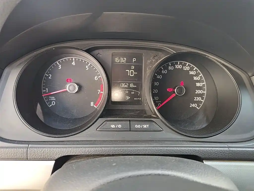 Volkswagen Lavida 2015 1.6L Automatic Trend Edition фото 12