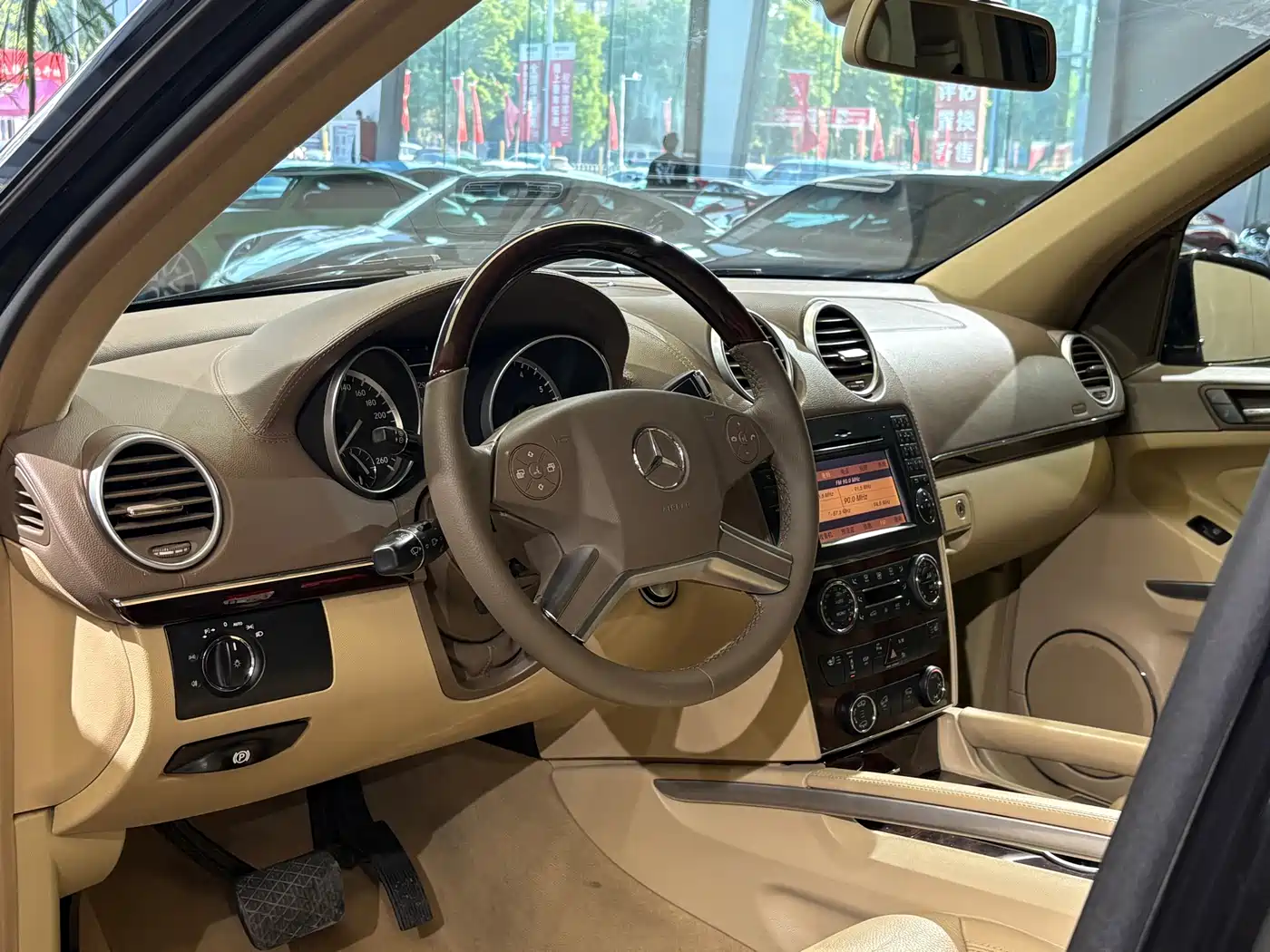 Mercedes-Benz GL-Class 2011 GL 450 4MATIC Premium фото 12