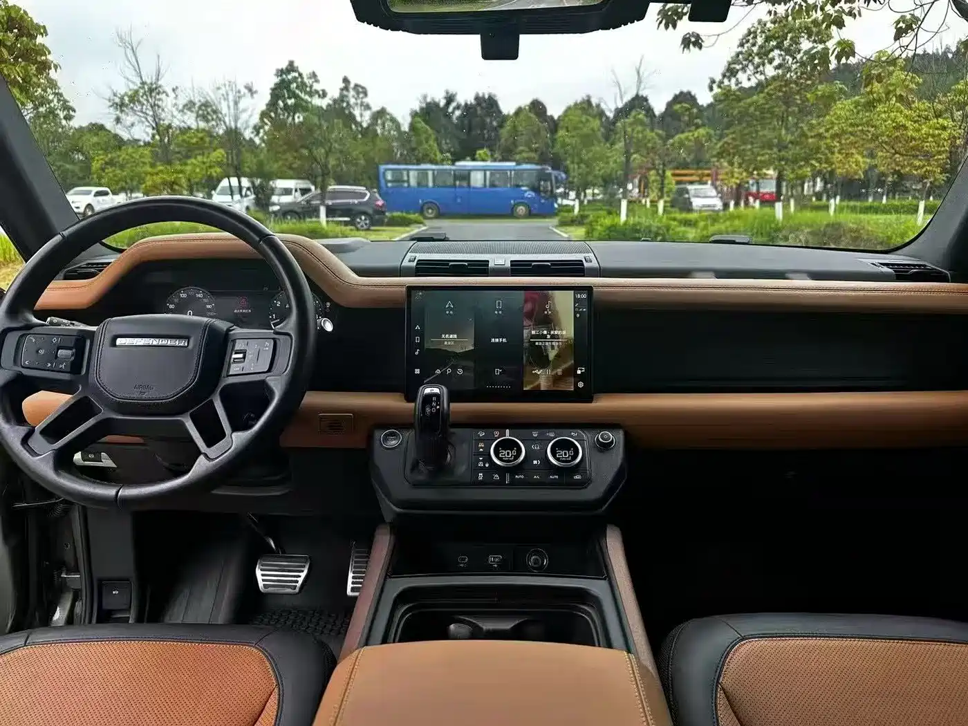 Land Rover Defender 2023 Model 110 3.0T P400 X фото 6