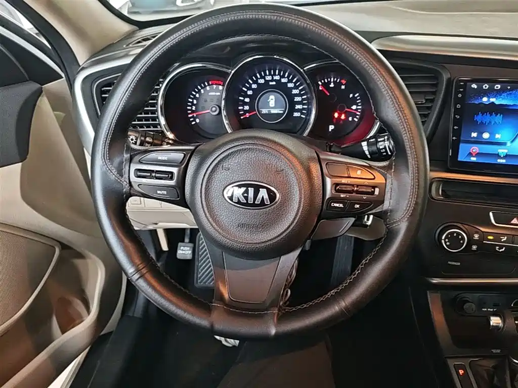 Kia K5 2015 2.0L Automatic GL фото 11