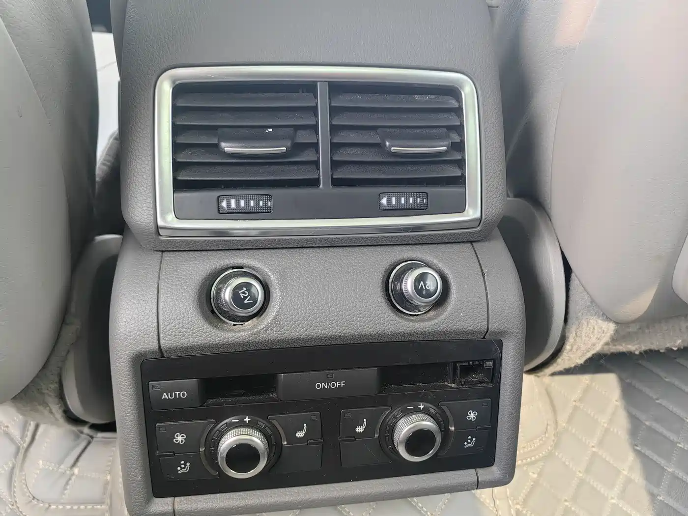 Audi Q7 2011 3.0 TFSI Technology (200kW) фото 7
