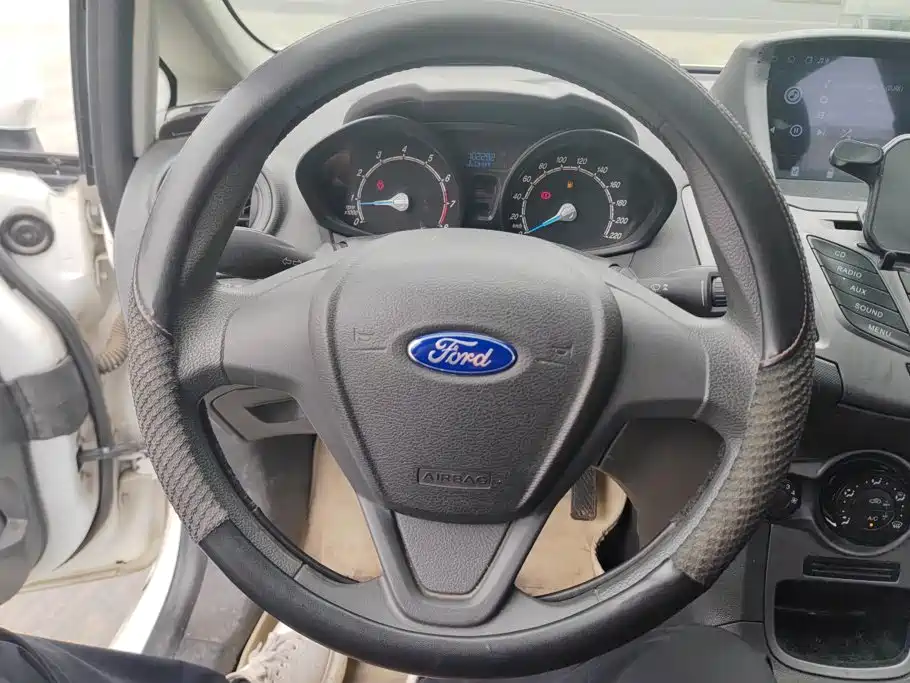 Фото 15 - Ford Fiesta