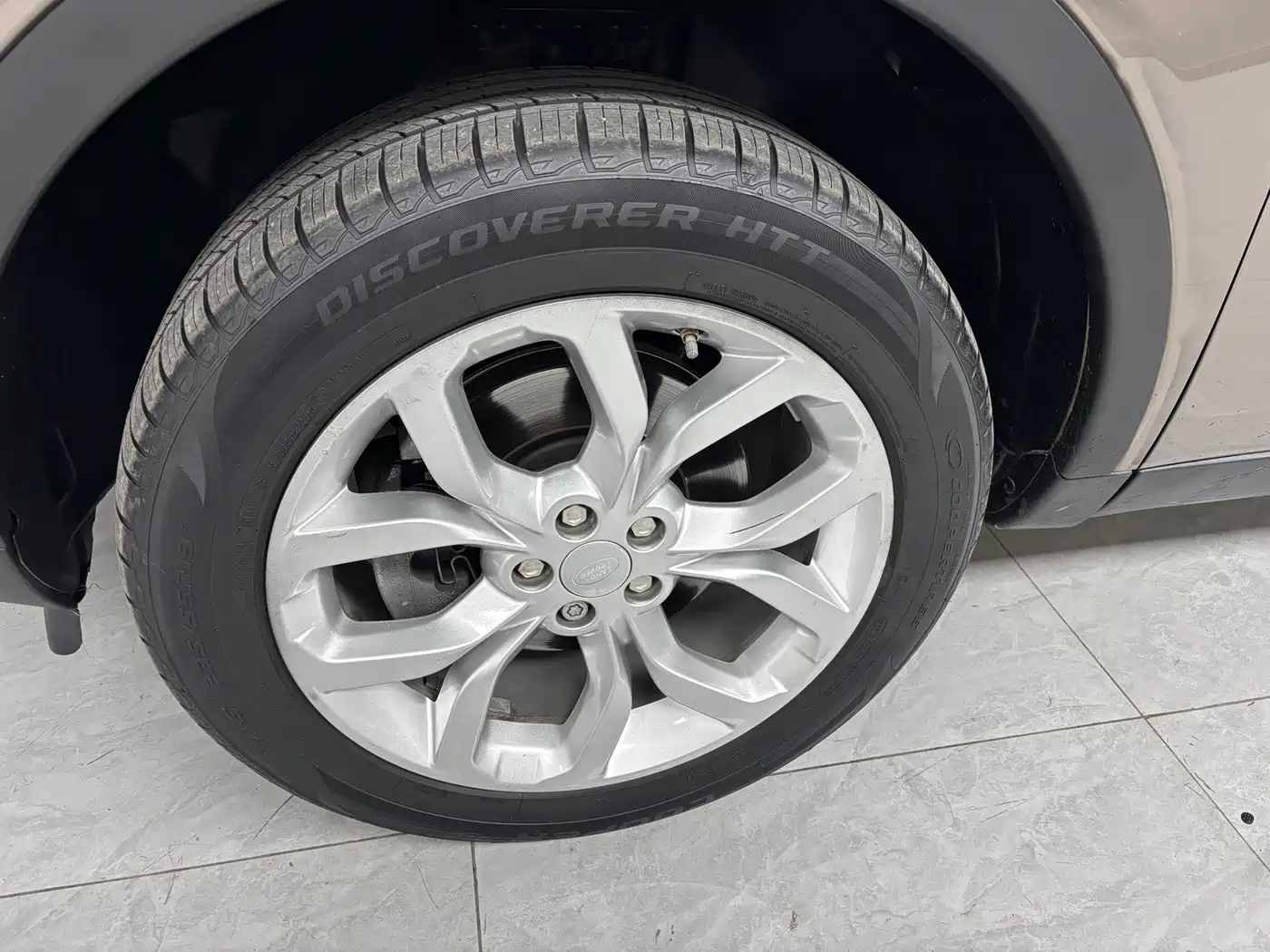 Land Rover Discovery Sport 2017 2.0T HSE фото 16