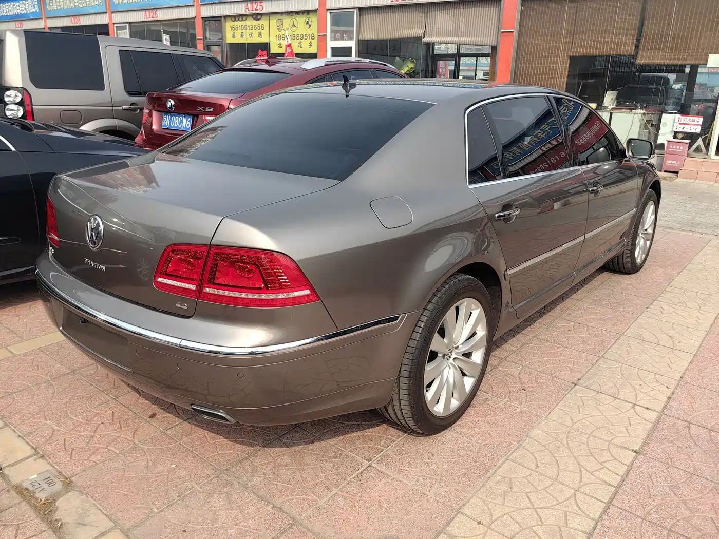 Volkswagen Phaeton 2011 4.2L V8 4-seat Extended Individual Edition фото 18