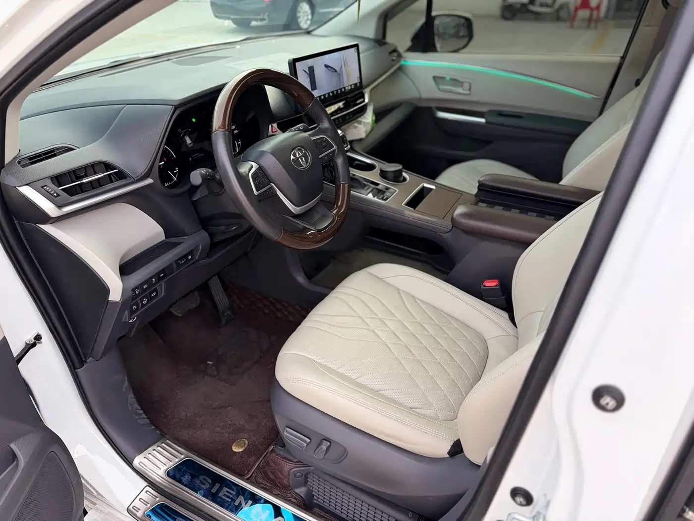Toyota Sienna 2023 2.5L Hybrid Comfort Edition фото 8