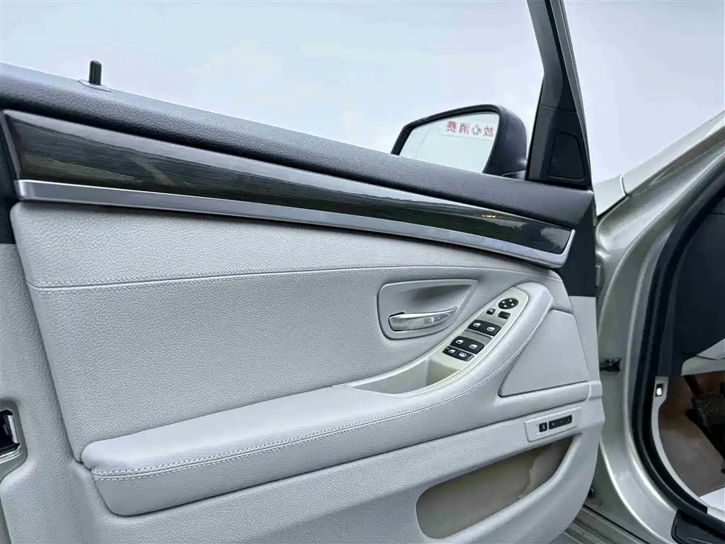 BMW 5 Series 2011 535Li Luxury фото 10