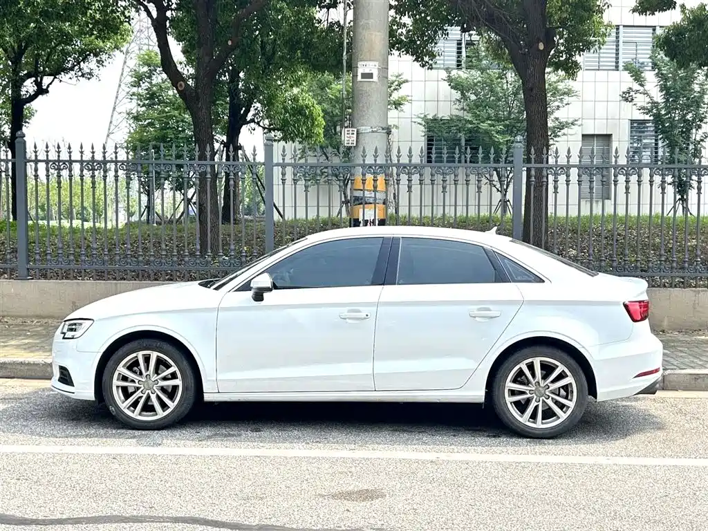 Audi A3 2018 30th Anniversary Limousine 35 TFSI Progressive фото 6