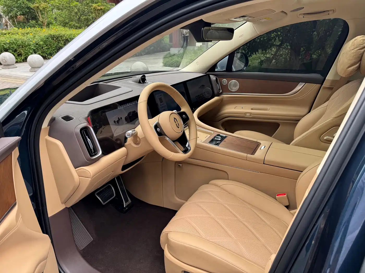 AITO Wenjie AITO M9 2025 Extended Range Ultra 52kWh 6-Seater фото 10