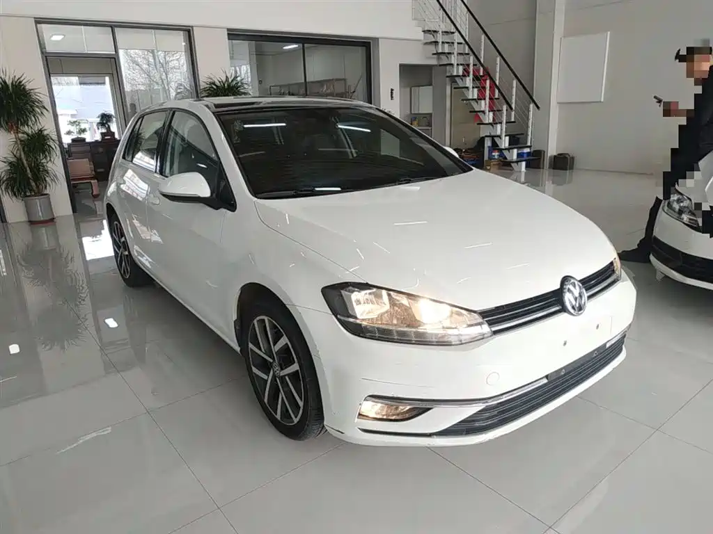Volkswagen Golf 2018 230TSI Automatic Luxury фото 4