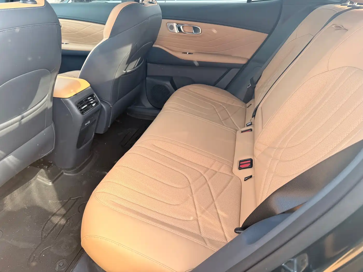 Geely Galaxy Galaxy Starship 7 EM-i 2025 Model 120km Explorer+ Edition фото 5