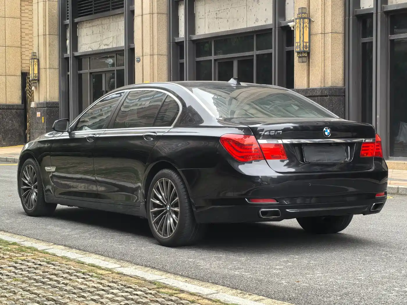 BMW 7 Series 2009 Model 740Li Leading Edition фото 6
