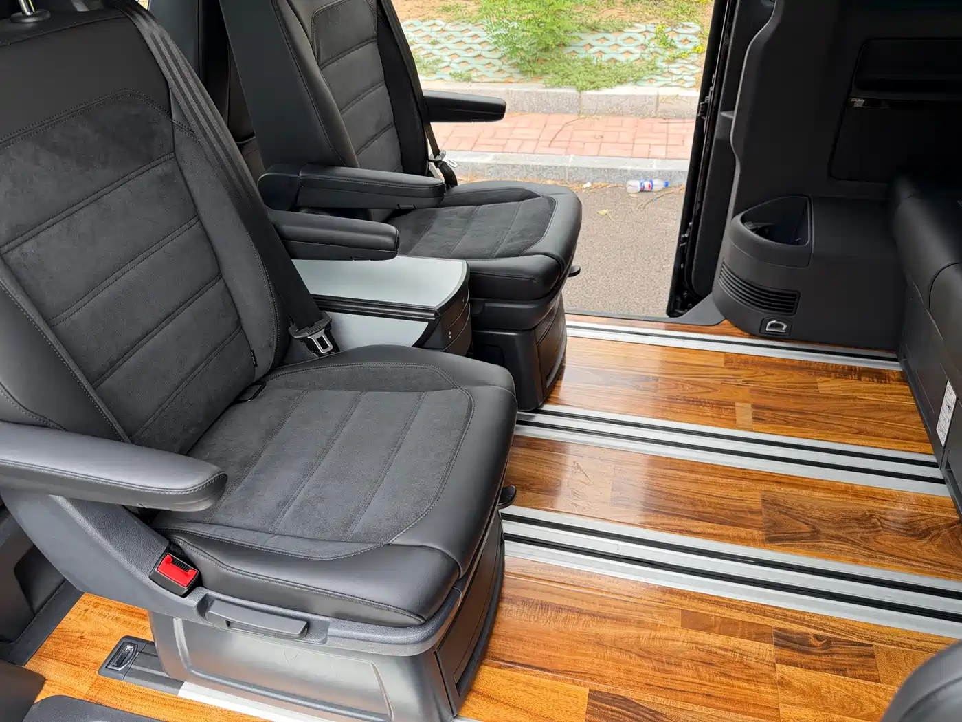 Volkswagen Multivan 2017 2018 2.0TSI 4WD Premium Edition 7-Seater