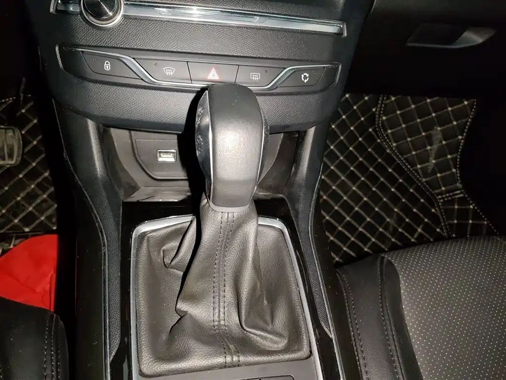 Peugeot 408 2016 1.6T Automatic Luxury Edition фото 6