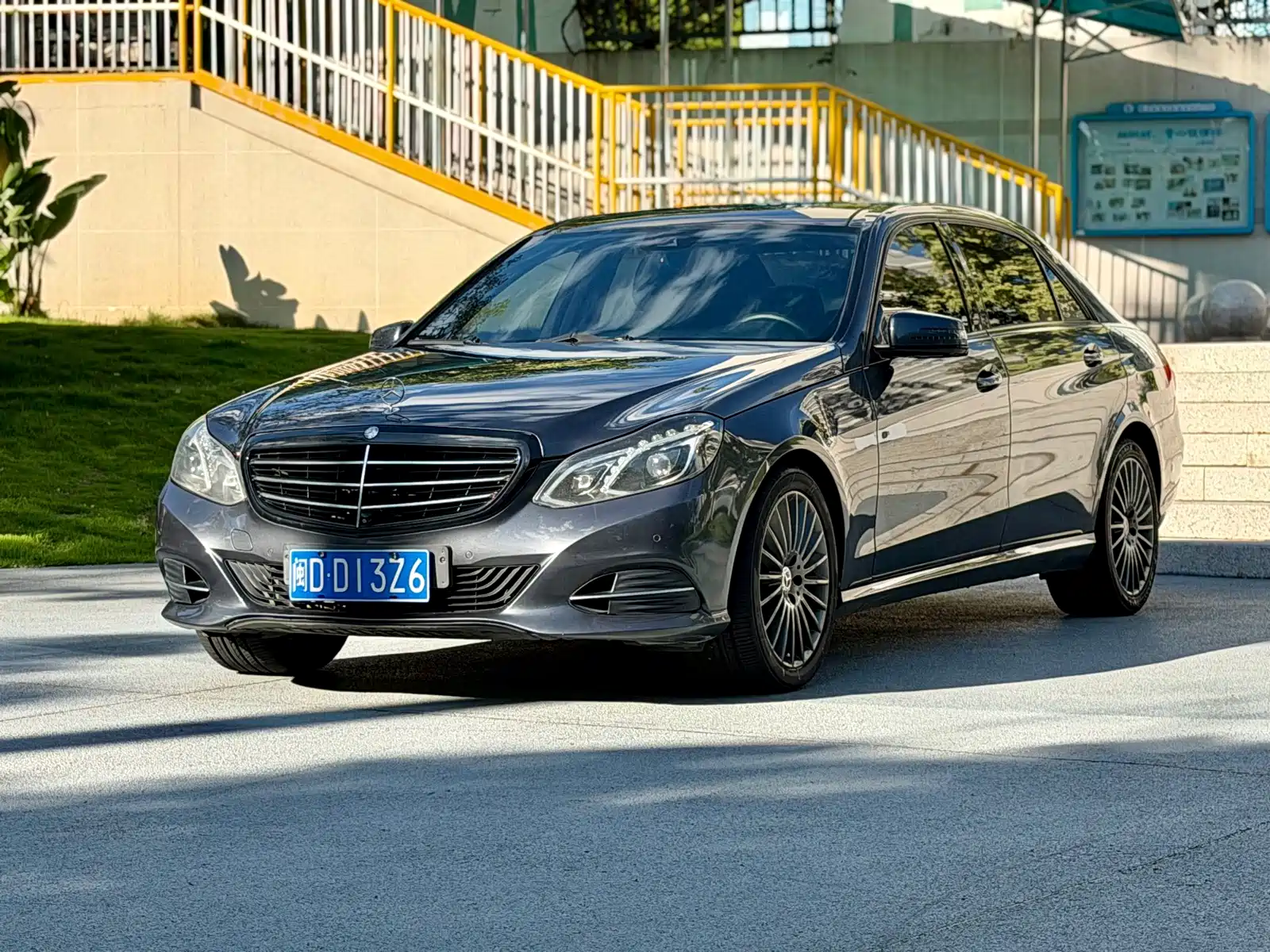 Фото 1 - Mercedes-Benz E-Class