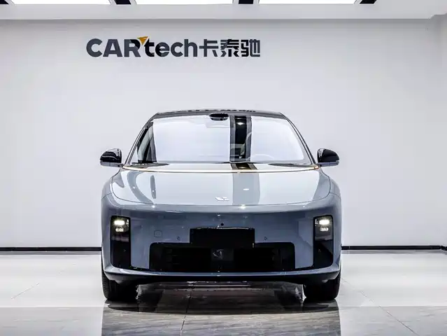 Li Auto Li i8 2025