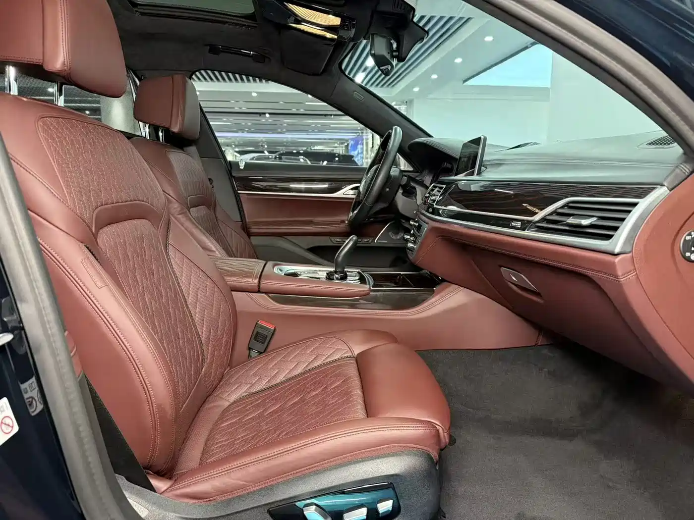 BMW 7 Series 2021 Model 740Li xDrive Executive Luxury Package фото 10
