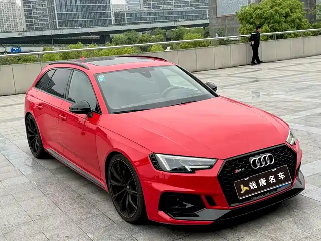 AUDI RS 4