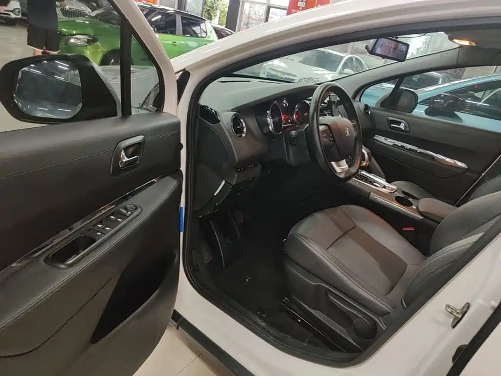 Peugeot 3008 2017 2016 2.0L Automatic Classic Edition