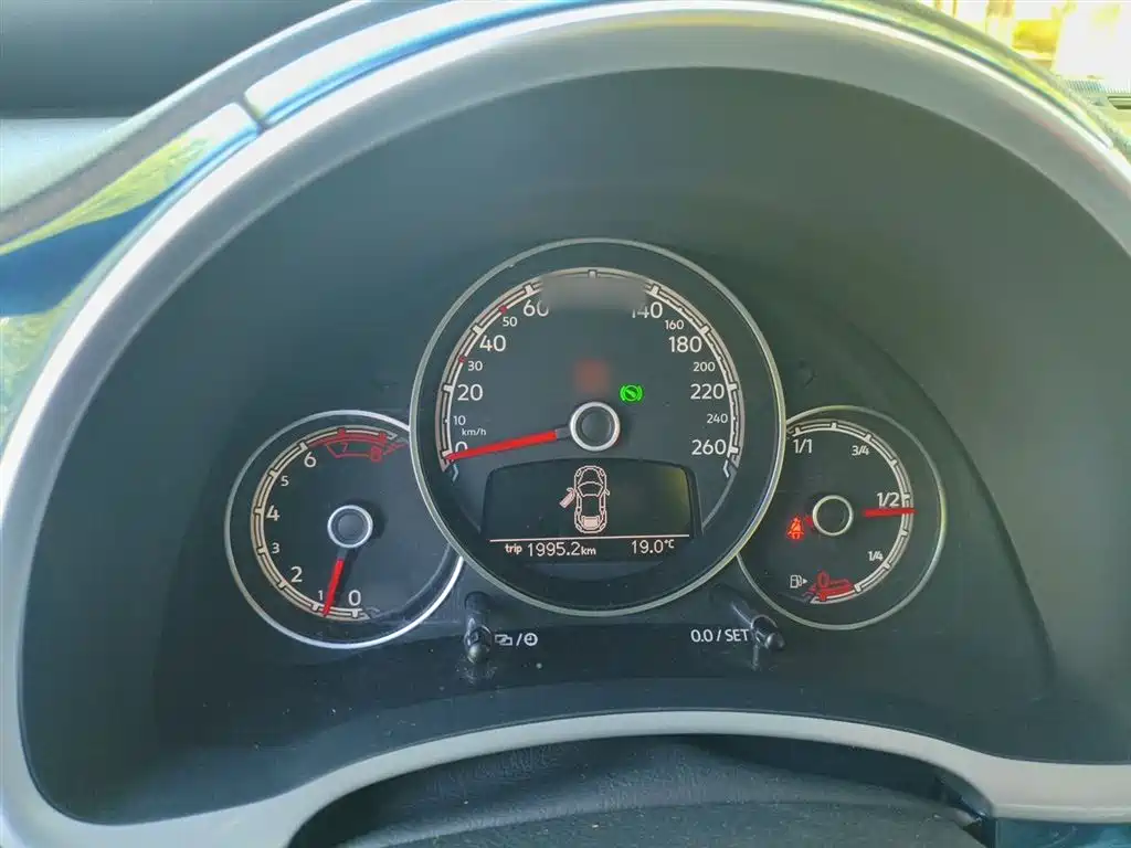 Volkswagen Beetle 2018 180TSI Trend Joy Edition фото 4