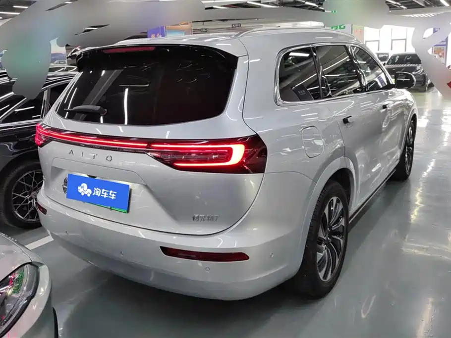 AITO Wenjie AITO M7 2024 Model 1.5T Smart Drive RWD Max 5-Seater фото 3